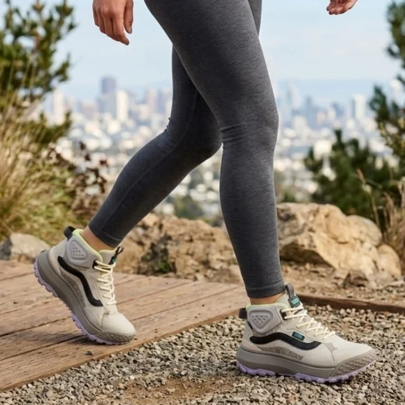 🔥NEW! Vans MTE Crosspath Mid Beige and Green Sneakers Womens Sz 6 - Picture 2 of 9